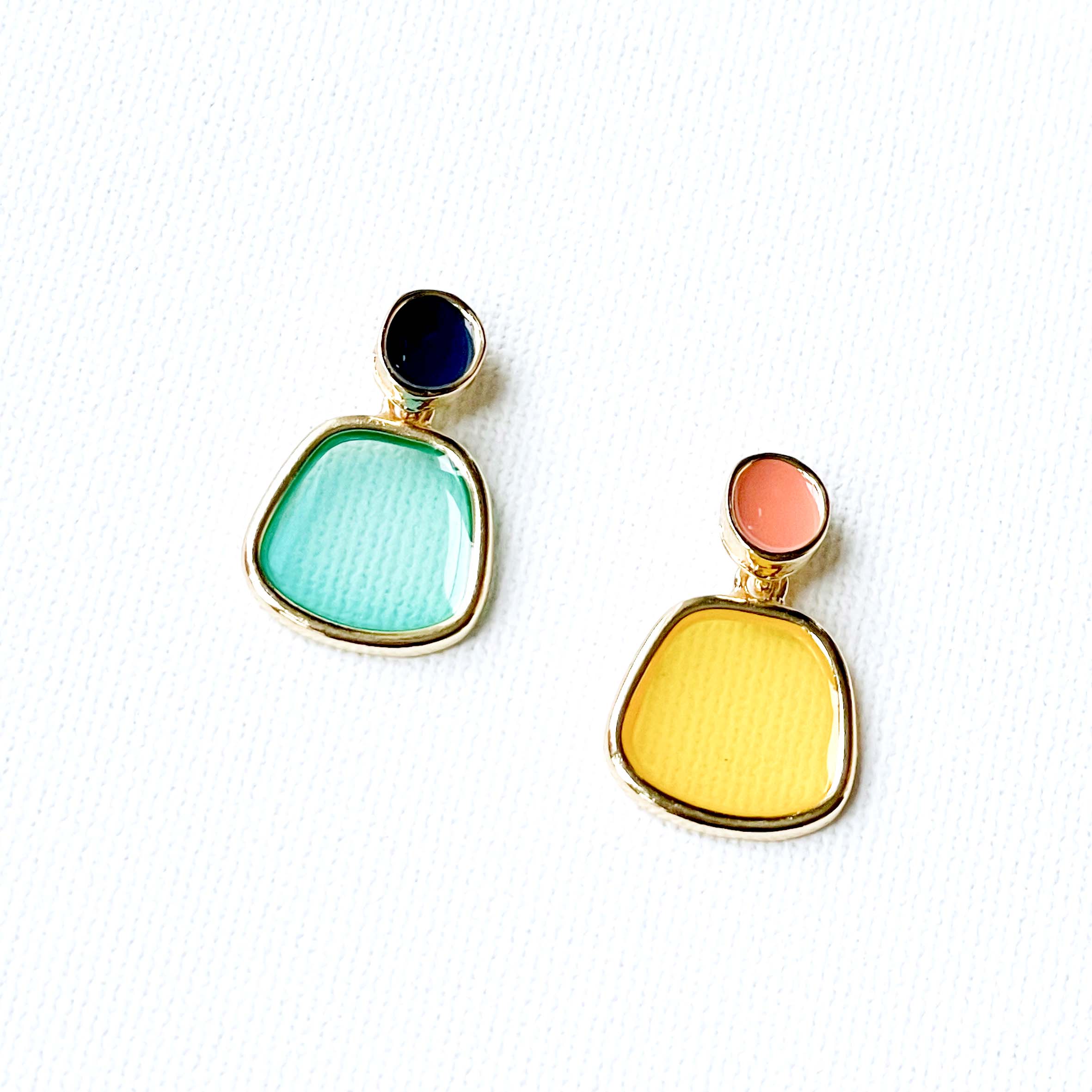 Kitty Mismatch Transparent Earrings